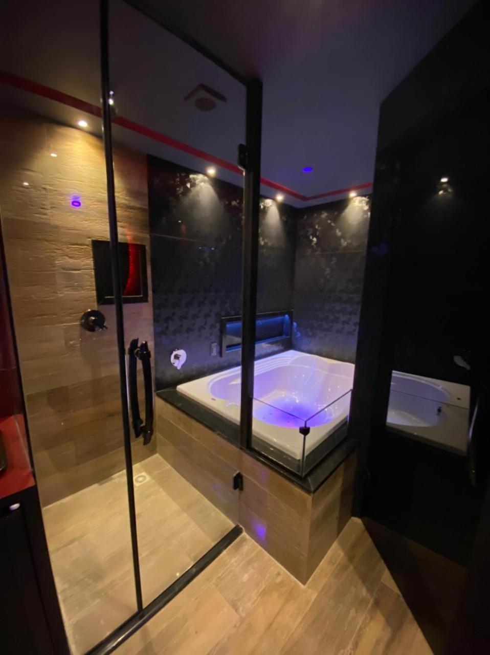 Love hotel Euphoria